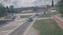 Křižovatka ulic Velká Dlážka a Polní