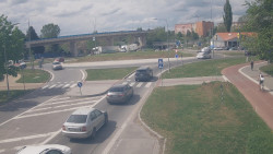 Křižovatka ulic Velká Dlážka a Polní