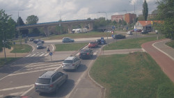 Křižovatka ulic Velká Dlážka a Polní