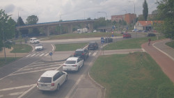 Křižovatka ulic Velká Dlážka a Polní