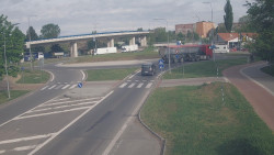 Křižovatka ulic Velká Dlážka a Polní