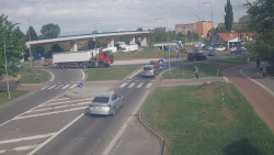 Křižovatka ulic Velká Dlážka a Polní