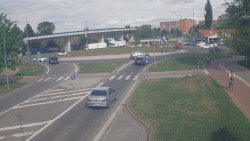 Křižovatka ulic Velká Dlážka a Polní