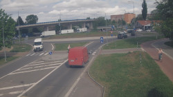 Křižovatka ulic Velká Dlážka a Polní