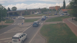 Křižovatka ulic Velká Dlážka a Polní