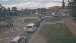 Křižovatka ulic Velká Dlážka a Polní