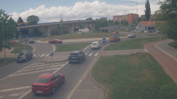 Křižovatka ulic Velká Dlážka a Polní