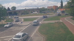 Křižovatka ulic Velká Dlážka a Polní