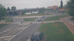 Křižovatka ulic Velká Dlážka a Polní
