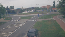 Křižovatka ulic Velká Dlážka a Polní