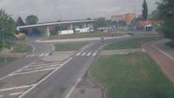 Křižovatka ulic Velká Dlážka a Polní