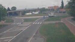 Křižovatka ulic Velká Dlážka a Polní