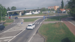 Křižovatka ulic Velká Dlážka a Polní