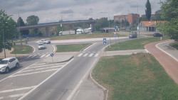 Křižovatka ulic Velká Dlážka a Polní