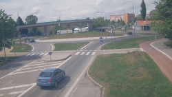 Křižovatka ulic Velká Dlážka a Polní