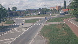 Křižovatka ulic Velká Dlážka a Polní