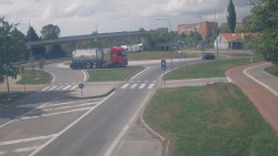 Křižovatka ulic Velká Dlážka a Polní