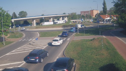 Křižovatka ulic Velká Dlážka a Polní