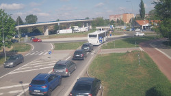 Křižovatka ulic Velká Dlážka a Polní