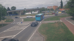 Křižovatka ulic Velká Dlážka a Polní