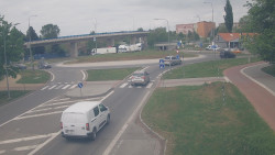 Křižovatka ulic Velká Dlážka a Polní