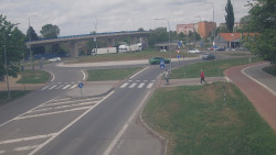 Křižovatka ulic Velká Dlážka a Polní