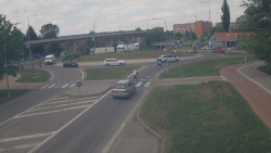 Křižovatka ulic Velká Dlážka a Polní