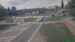Křižovatka ulic Velká Dlážka a Polní