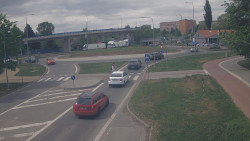 Křižovatka ulic Velká Dlážka a Polní