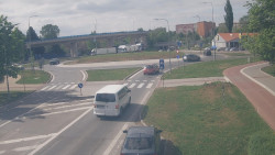 Křižovatka ulic Velká Dlážka a Polní