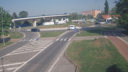 Křižovatka ulic Velká Dlážka a Polní