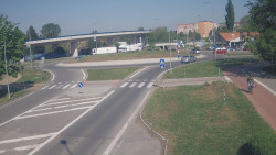 Křižovatka ulic Velká Dlážka a Polní
