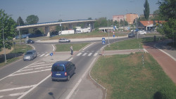 Křižovatka ulic Velká Dlážka a Polní