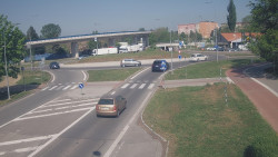 Křižovatka ulic Velká Dlážka a Polní