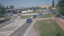 Křižovatka ulic Velká Dlážka a Polní