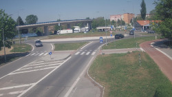 Křižovatka ulic Velká Dlážka a Polní