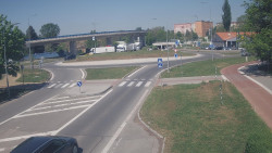 Křižovatka ulic Velká Dlážka a Polní
