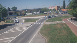 Křižovatka ulic Velká Dlážka a Polní