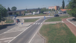 Křižovatka ulic Velká Dlážka a Polní