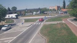 Křižovatka ulic Velká Dlážka a Polní