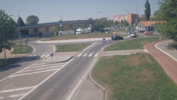 Křižovatka ulic Velká Dlážka a Polní