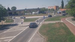 Křižovatka ulic Velká Dlážka a Polní