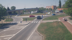 Křižovatka ulic Velká Dlážka a Polní