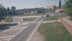 Křižovatka ulic Velká Dlážka a Polní