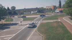 Křižovatka ulic Velká Dlážka a Polní