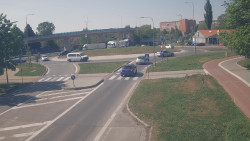 Křižovatka ulic Velká Dlážka a Polní