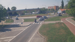 Křižovatka ulic Velká Dlážka a Polní