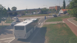 Křižovatka ulic Velká Dlážka a Polní