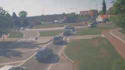 Křižovatka ulic Velká Dlážka a Polní