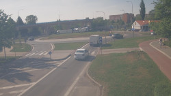 Křižovatka ulic Velká Dlážka a Polní